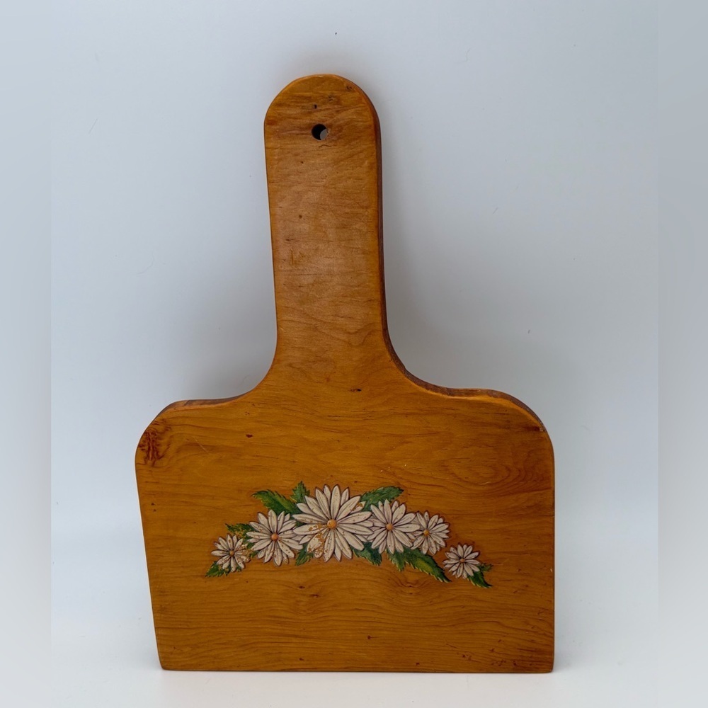 Vintage Wooden Cutting Board with Diasy Design